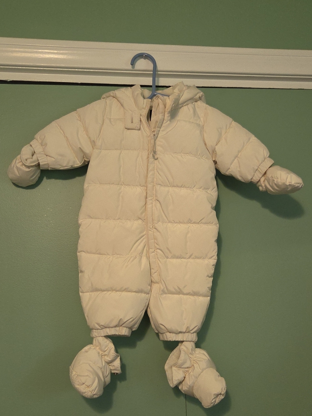 Baby Gap Cream Puffer Snowsuit One-Piece with Attached Mittens and Booties 0 -6